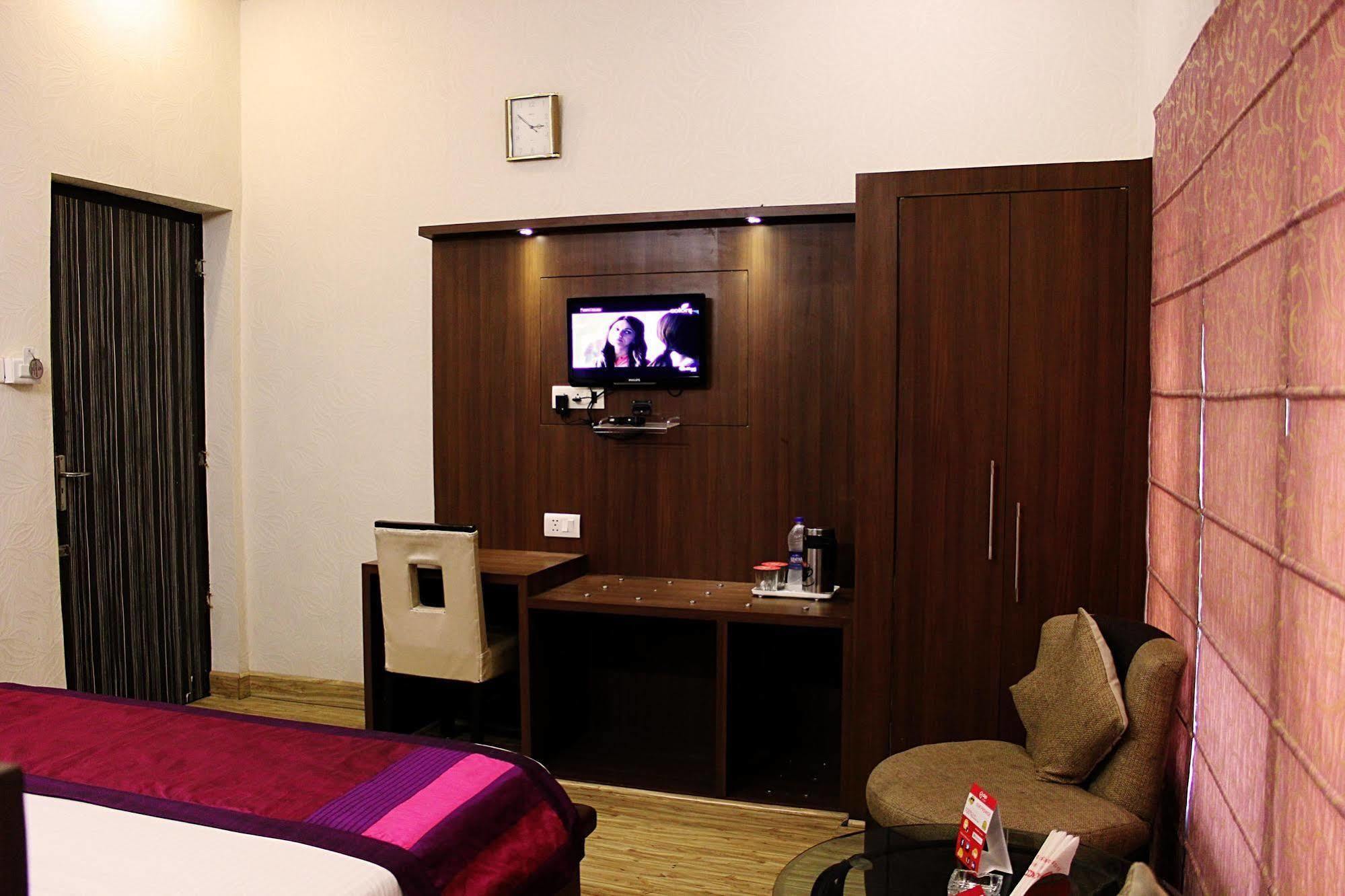 Oyo Rooms Nangli Circle อัลวาร์ ภายนอก รูปภาพ